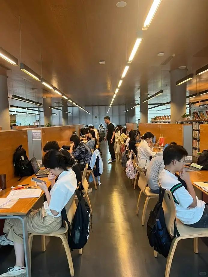 公众号流量主：“职场赛道+AI手绘”，篇篇10W+（附详细教程）